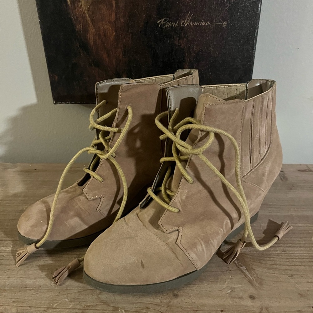 Tan Ankle Boots for Women‎